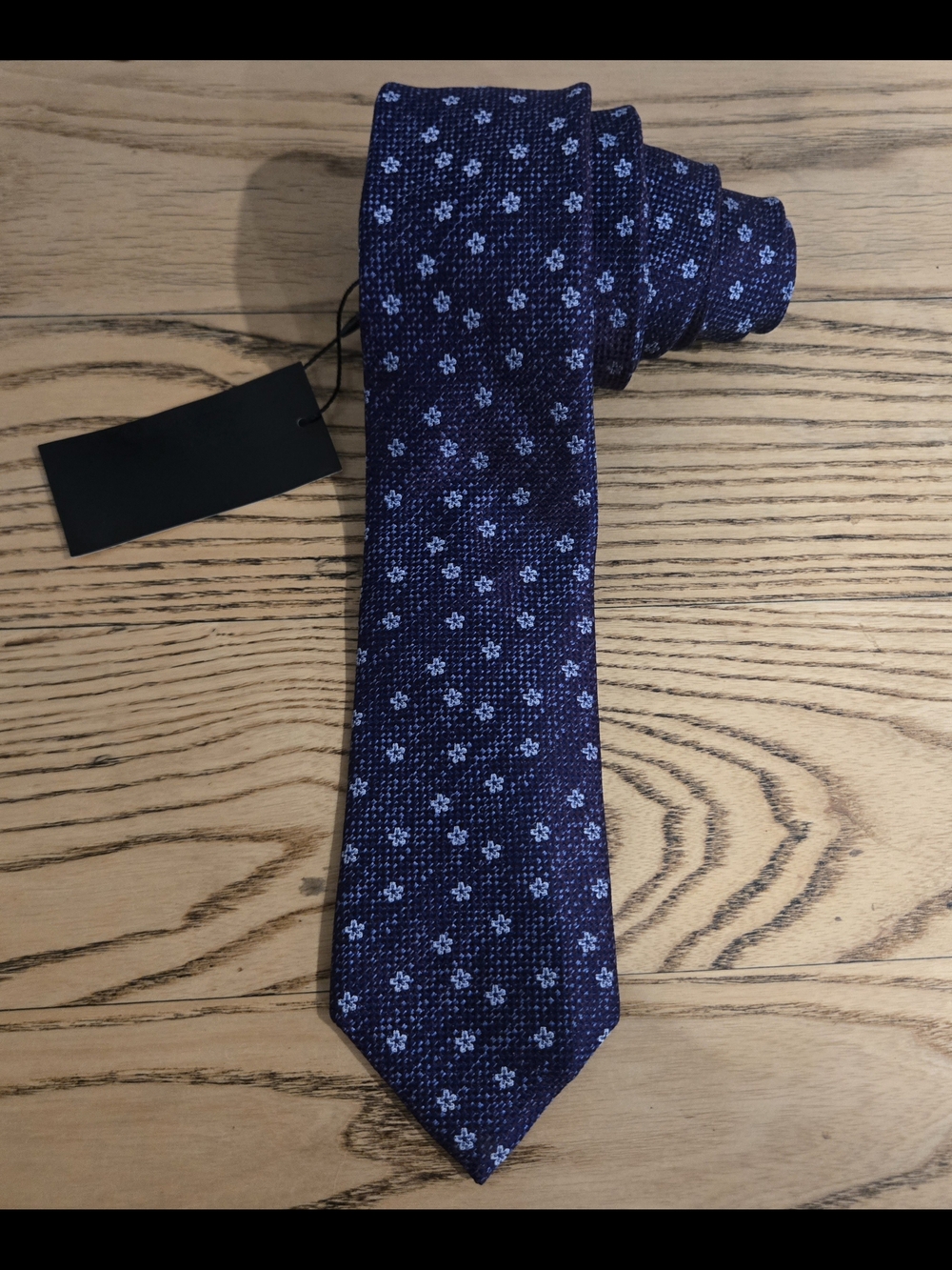 Gorgeous Daniel Hechter Paris Silk Tie - Elegant Floral Pattern